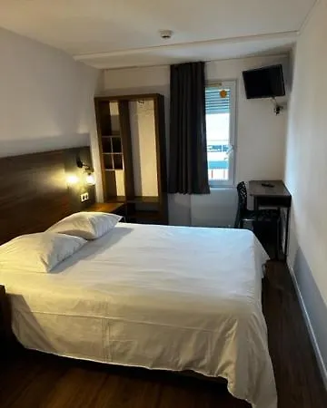 Akena Hotel