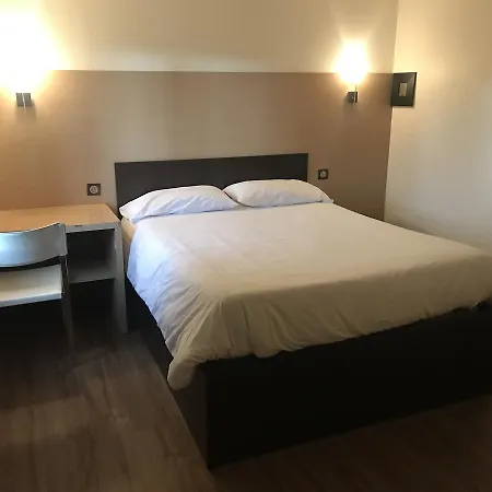 Akena Hotel 2*